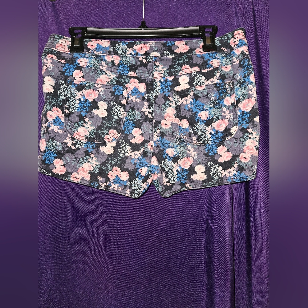 I Heart Ronson Shorts - Picture 4 of 5
